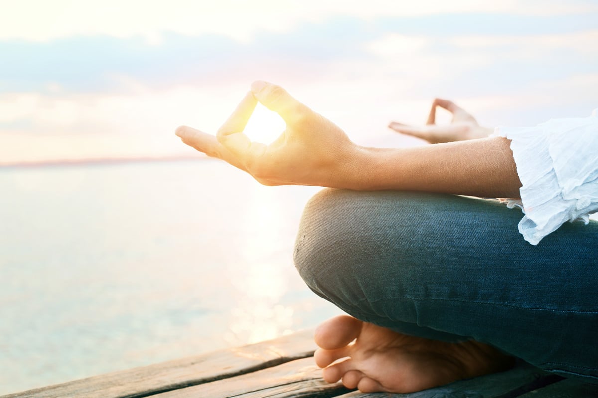 Frau bei der Meditation